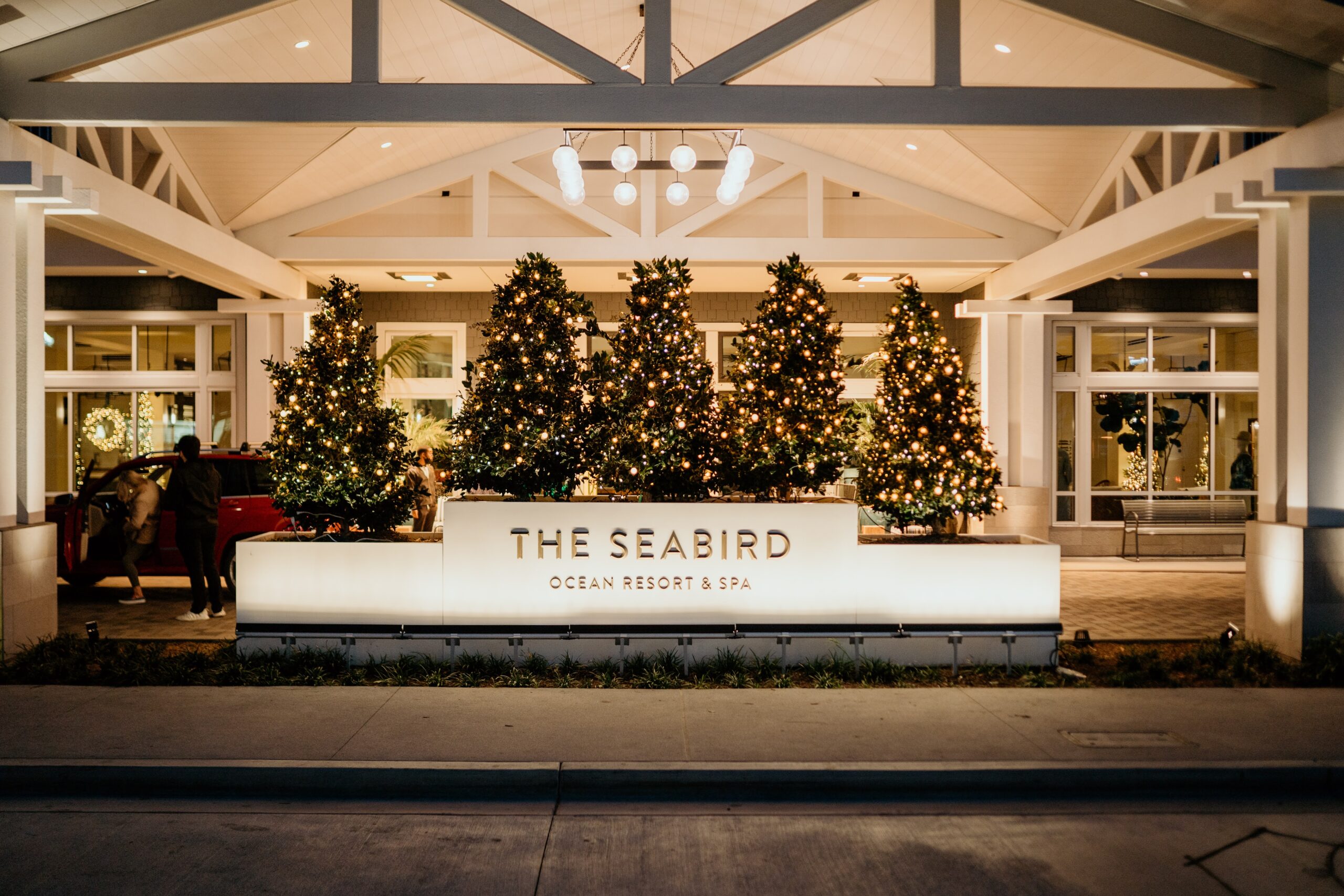 Seabird Resort Exterior Holiday Decor